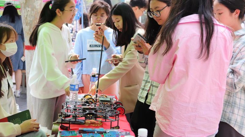 制造业数据中台：构建智能工厂的数字基石**